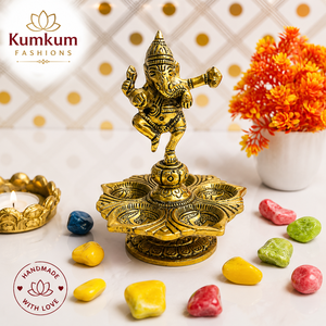 Candelabro Diya de Plata Alemana con diseño del Dios Ganesha Bailarín Dorado, de arte popular indio hecho a mano y ecológico, artículo para Pooja navideña para el hogar. - Product Image 2