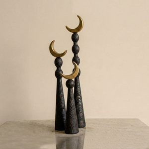 Ensemble de sculptures artisanales en bois teinté foncé en forme de croissant de lune, avec sphères empilées et bases coniques, pour décoration arabe - Product Image 4