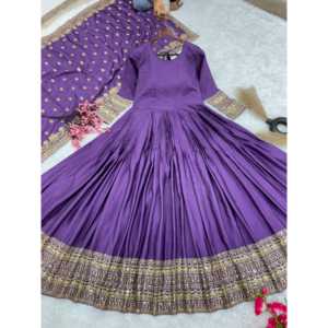 Designer XL Robe de soirée Full Heavy Broderie Séquence Work Party Wear Gown avec Pent et Dupatta - Product Image 3