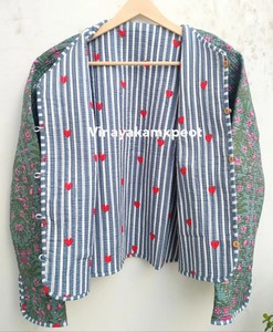 Veste matelassée réversible rose tropicale Kantha, confectionnée en tissu 100% coton doux, respirant et écologique, broderie hivernale - Product Image 1