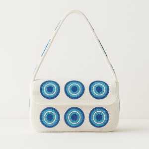 Sac à bandoulière personnalisé en perles de rocaille, motif paysage urbain rose et taxi jaune, fait main, avec plan de conception - Product Image 5