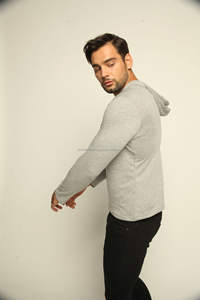 เสื้อฮู้ดออกกำลังกายผู้ชายแบบเรียบไม่มีลาย สกรีนโลโก้ OEM ได้  เสื้อกีฬาแบบรัดรูปทรงสลิม  เสื้อยืดออกกำลังกายแบบสวมหัว - Product Image 4