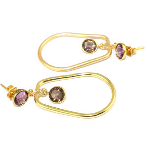 Boucles d'oreilles pendantes en laiton plaqué or 24 carats, forme fantaisie, avec pierres précieuses améthyste et quartz fumé taillées en losange, style vintage, vente en gros - Product Image 3