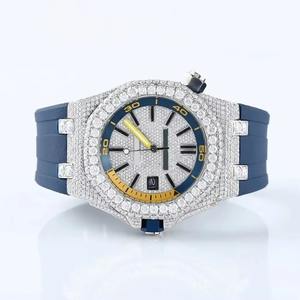 Montre demi-sertie de moissanite bleue à bracelet, avec moissanite de couleur à taille ronde et diamants brillants à taille ronde, collection Hip Hop - Product Image 3