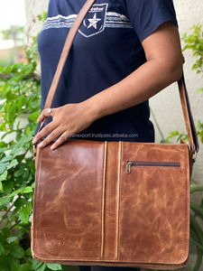 Sac de messager en cuir pour hommes, fait à la main, sac d'ordinateur portable en cuir crunch, sacs en cuir unisexe, sacs de messager personnalisés en cuir véritable - Product Image 4