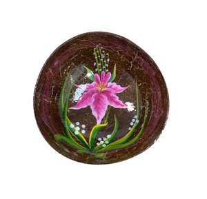 Bol en noix de coco laqué durable avec motif de lys rose, plat léger et écoresponsable pour les équipements hôteliers de luxe et la restauration - Product Image 1
