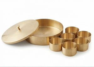 Boîte de rangement ronde en laiton de qualité supérieure avec couvercle et six tasses, design minimaliste, ensemble de vaisselle de cuisine en métal durable - Product Image 4