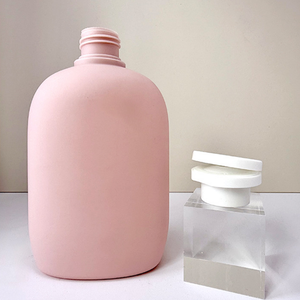Fabricant vietnamien – Bouteille cosmétique en PE velours 280 ml avec bandoulière, emballage écologique pour shampoing et gel douche, OEM ODM - Product Image 3