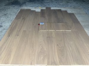 Tablón de Madera Maciza de Roble Blanco de 6" X 3/4" X 24"-94" con Sistema T&G, Grado Clásico Selecto - Product Image 1