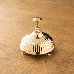 Campana de mesa de latón dorado para servicio en restaurantes y hoteles con construcción duradera y sonido claro. - Product Image 5