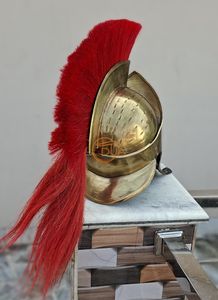 หมวกนักรบสปาร์ตันแบบคอรินเทียนทำมือพร้อมปีกสีแดง |   ชุดเกราะนักรบกรีกโบราณเคลือบทองเหลืองสำหรับสะสม - Product Image 4