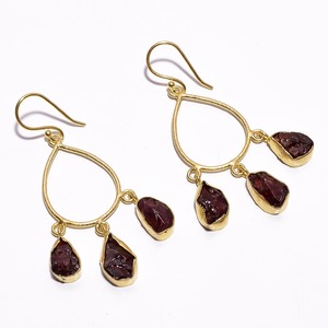 Boucles d'oreilles pendantes classiques en améthyste naturelle brute, faites à la main, plaquées or 14 carats, cadeau pour femme, fabricant et grossiste de bijoux - Product Image 4