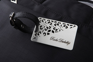 Etiqueta de equipaje personalizable con diseño recortado - Product Image 1