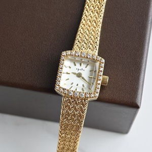 Reloj Mini Gold para Mujer con Movimiento SEIKO, Caja Cuadrada de Latón de Lujo, Correa de Acero Inoxidable con Incrustaciones de Diamantes - Product Image 3