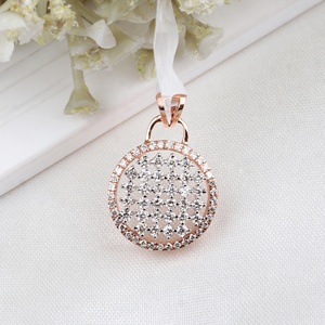 Pendentif Halo Circulaire en Or Rose Massif 14K avec Diamants, Collection Memoria Jewels, Vente en Gros - Product Image 3