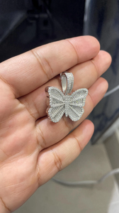 Pendentif Papillon en Argent 925 Finition Moissanite Effet Diamant, Breloque Papillon Sertie de Pierres, Bijou de Luxe Tendance - Product Image 2