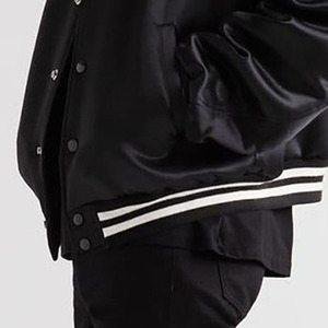 Blouson universitaire d'hiver pour homme, style streetwear, non-tissé, teint uni, logo universitaire vintage personnalisé, en polaire, prix de gros, Glamour Plus - Product Image 3