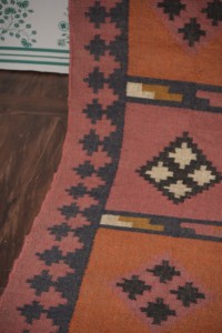 Tapis de couloir géométrique Kilim fait main en laine et acrylique, à poils moyens, avec envers en latex, rectangulaire, écologique, tufté à la main, pour usage domestique - Product Image 3