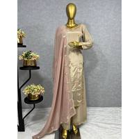 Ensemble haut, bas et dupatta pour femme JL Designer, couleur beige, taille M, pour occasions spéciales, avec broderie élégante.