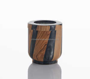 Brûleur à oud en bois artisanal de qualité supérieure avec détails en résine pour une aromathérapie majestueuse à la maison et une décoration festive pour le Ramadan Kareem - Product Image 3