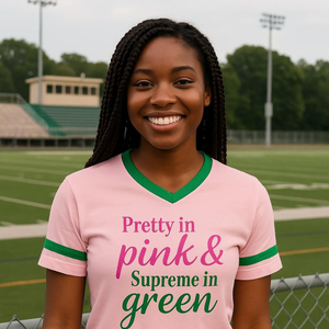 Haut de sport en jersey rose clair à col en V et manches courtes, style athlétique, tendance, Pretty In Pink Green Pink & Green - Product Image 5