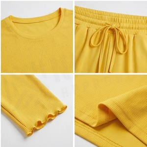 Ensemble de yoga jaune 2 pièces pour femme : haut court à col rond et manches longues, pantalon long taille haute à cordon de serrage, couleur unie, respirant - Product Image 4