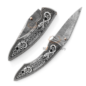 Couteau pliant professionnel en acier Damas de qualité industrielle OEM - 19 cm, pour la chasse, avec manche en os de chameau gravé au laser Saga - Product Image 1