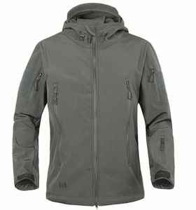 เสื้อแจ็คเก็ตกันลมแบบนุ่มสำหรับผู้ชาย รุ่น Black Winter Arrival สีดำ น้ำหนักเบา ออกแบบโลโก้ได้ตามต้องการ เสื้อผ้ากันลมแบบสั่งทำพิเศษ - Product Image 5