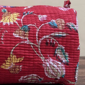 New Cotton Quilted Letter Print Zipper Closure Lightweight Eco-Friendly <b>Small</b> Capacity Cosmetic Bag for Travel & Daily Use - Product Image 3