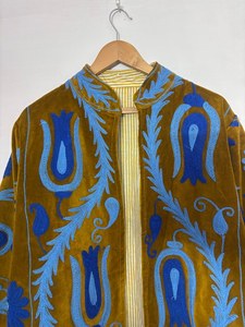 Chaqueta Suzani Unisex Bordada a Mano de Manga Larga, Fabricante de Chaquetas de Algodón Bordadas Suzani Hechas a Mano en India, Abrigo para Mujer - Product Image 2