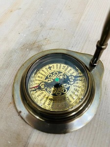 งานฝีมือโบราณ นาฬิกาตั้งโต๊ะทองเหลืองสมัยใหม่ พร้อมเข็มทิศ ทำด้วยมือ ของตกแต่งโต๊ะสไตล์ทะเลแบบพกพา - Product Image 3