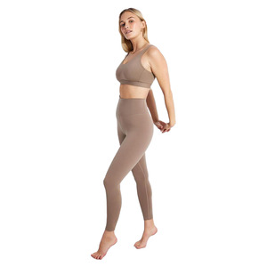 Sujetador deportivo acolchado transpirable para mujer con diseño de logo personalizado, soporte medio, espalda cruzada, 100% nailon, tipo top de yoga - Product Image 4