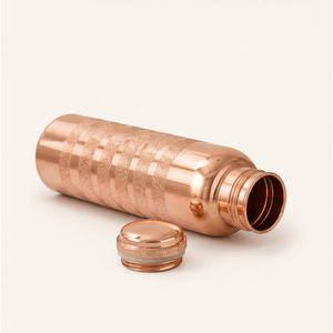 Botella de Agua de Cobre Puro con Elegante Diseño a Rayas, Hecha a Mano, para Ayurveda, Yoga, Gimnasio y Oficina - Product Image 3