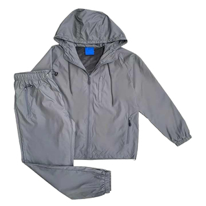 Ensemble coupe-vent gris à capuche pour homme 100 % polyester séchage rapide, veste décontractée de printemps et pantalon de survêtement assorti - Product Image 1