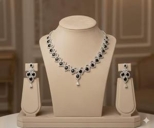 Conjunto de Collar y Pendientes Tribales de Latón Hechos a Mano de Excelente Calidad para Mujer, Joyería de Moda Étnica para Festivales, Disponible para la Venta - Product Image 2