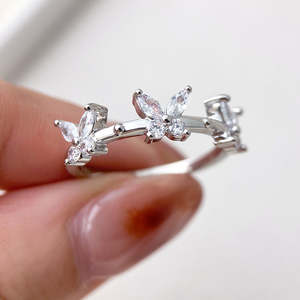 แหวนแต่งงานเพชรทรงมาร์คีส์เจียระไนแบบบริลเลียนท์ ดีไซน์ผีเสื้อสีม่วงสุดอินเทรนด์ ประดับเพชรเพาะเลี้ยงและเพชรซิคอนรูปดอกไม้ สำหรับผู้หญิง - Product Image 5