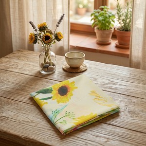 [K-ESSENTIALS] ผ้าเช็ดหน้าลายดอกไม้เนื้อนุ่ม ผ้าฝ้าย 60s ขนาด 50x50 ซม. ลายดอกไม้สีเหลือง ผ้าเช็ดหน้าแบบใช้ซ้ำได้ - Product Image 3