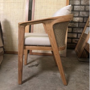 Chaise de salle à manger d'extérieur moderne en teck massif, écologique, durable, avec coussin et dossier en rotin, fauteuil en bois fait main, confortable - Product Image 4