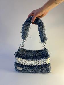 Bolso de Ganchillo Hecho a Mano de Alta Demanda con Cordón Ajustable para Viajes, Estilo Urbano y Uso Diario Informal, Disponible para la Venta - Product Image 6