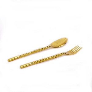 Ensemble de couverts élégant de haute qualité aux tons chauds, adapté aux occasions décontractées et formelles - Product Image 2