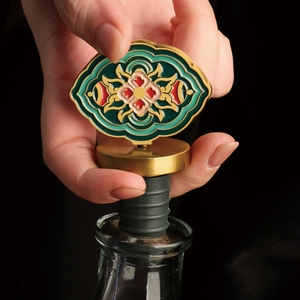 Tapón de Vino Decorativo de Metal MIMIDAR con Cierre de Rosca en Tono Dorado y Caja de Regalo Personalizada para Botellas de Licor y Exhibición en Bar - Product Image 6