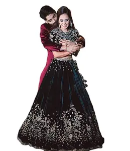 Vente chaude mariée velours noir Lahnga Choli pour mariage Lehenga Choli vente chaude fournisseur indien grossiste 2023 vêtements de mariage