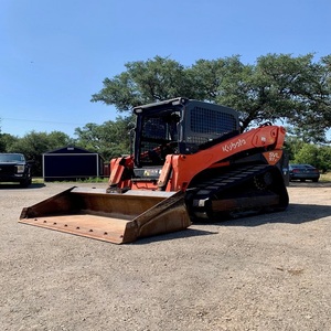 Chargeuse compacte Kubota moderne avec une puissance moteur élevée et une puissance hydraulique fiable pour de multiples applications de travail - Product Image 4