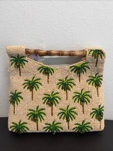 Sac fourre-tout coloré brodé et perlé avec un intérieur spacieux pour les essentiels quotidiens - Product Image 3