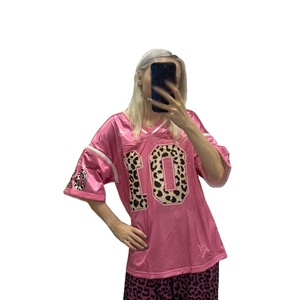 Camiseta Gráfica Oversize de Malla Rosa Personalizada Unisex para Fútbol Americano, Estilo Urbano, Transpirable, Proveedor OEM al por Mayor - Product Image 1