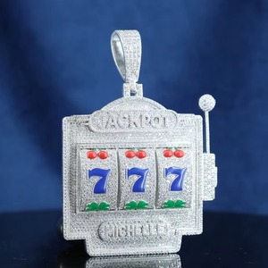 จี้รูปตู้สล็อตแบบ Iced Out ดีไซน์ 777 ประดับเพชรโมอิสซาไนต์ เงินแท้ 925 ชุบโรเดียม จี้หรูหราสำหรับเป็นของขวัญ สไตล์ฮิปฮอป - Product Image 1