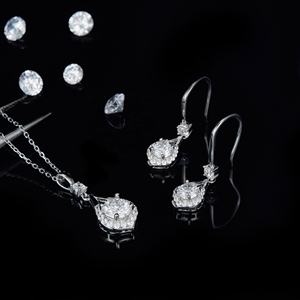 Boucles d'oreilles classiques en argent 925 avec moissanite, taille brillant rond, forme goutte d'eau, sertissage griffe, bijoux de mariage pour femme - Product Image 3