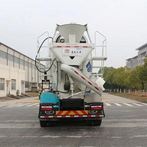 Camion malaxeur à béton robuste conçu pour un mélange haute performance et un transport fluide du béton prêt à l'emploi sur les chantiers - Product Image 6