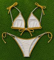 Luxueuze, met strass kristallen versierde, gouden, geheel van één stuk bestaande, sprankelende badkleding met juwelenversierde bandjes, ademend, met fruitmotief, strandkleding