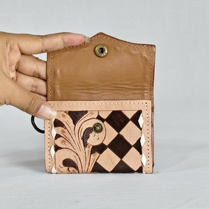 Monedero de Cuero Genuino con Bordado Floral en Color Negro y Marrón, Hermoso y Atractivo, con Cierre a Presión - Product Image 3